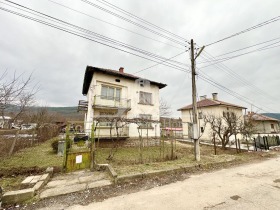 Продажба на имоти в гр. Годеч, област София — страница 2 - изображение 16 