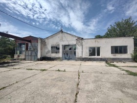 Bâtiment industriel Promichlena zona - Zapad, Dobritch 1