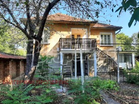 Продажба на имоти в с. Дичин, област Велико Търново - изображение 1 