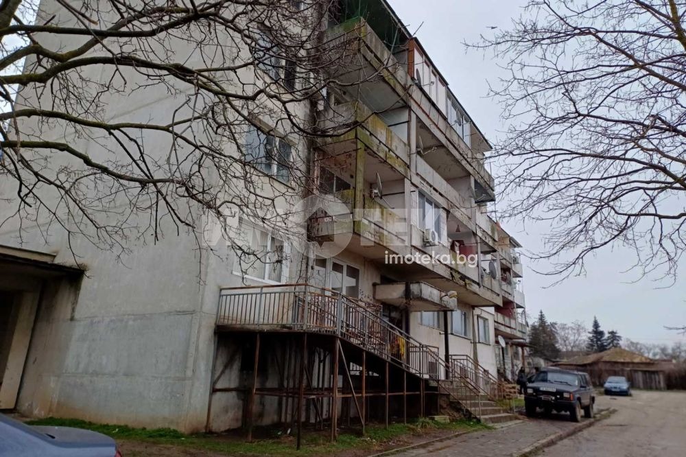 Продава МНОГОСТАЕН, с. Ветрино, област Варна