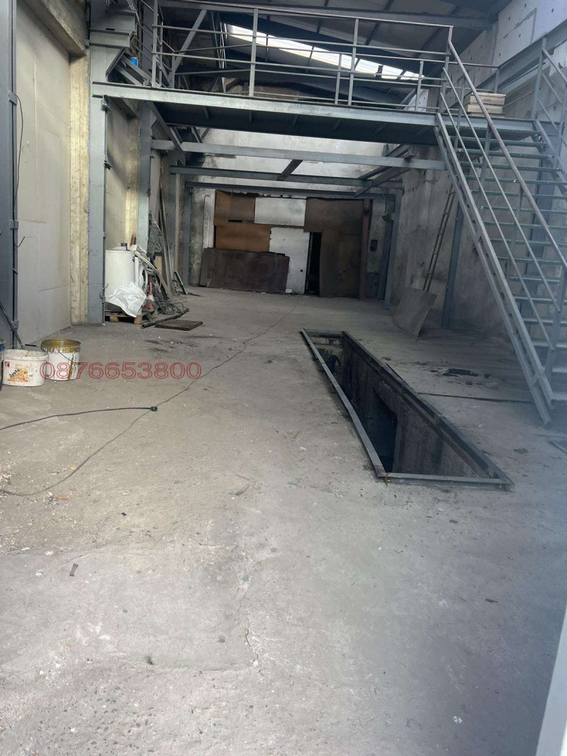 Продава  Пром. помещение град Русе , Център , 1050 кв.м | 28619187 - изображение [2]