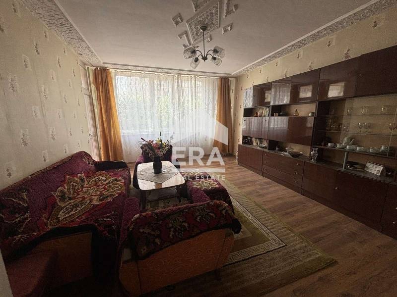 Продава 3-СТАЕН, гр. Шумен, Болницата, снимка 1 - Aпартаменти - 47448400