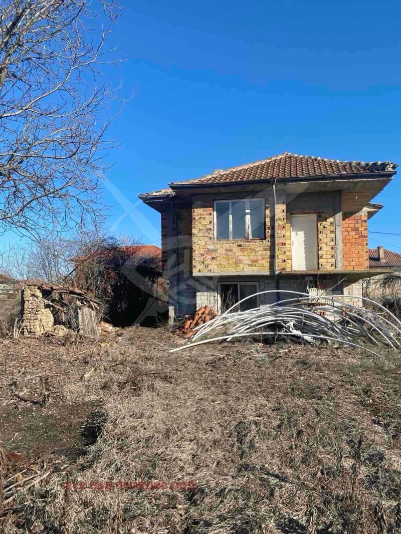 Продава КЪЩА в област Пловдив, с. Ръжево - 100 кв.м / 47 500 € » 92 901.93 лв., ЕКС НВД ПЛОВДИВ ООД