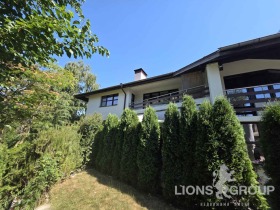 Huis Izgrev, Varna