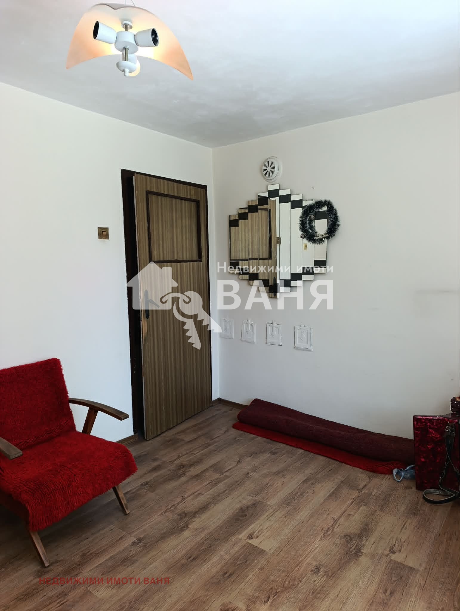 Продава ЕТАЖ ОТ КЪЩА, гр. Карлово, област Пловдив, снимка 7 - Етаж от къща - 54388336