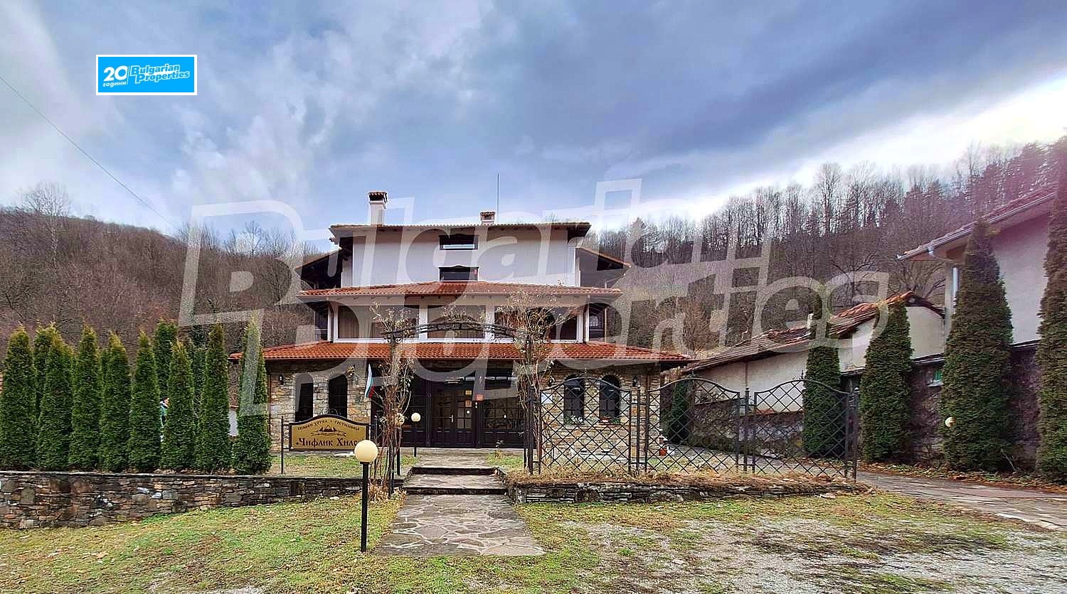 Продава ХОТЕЛ, с. Чифлик, област Ловеч, снимка 16 - Хотели - 44936761