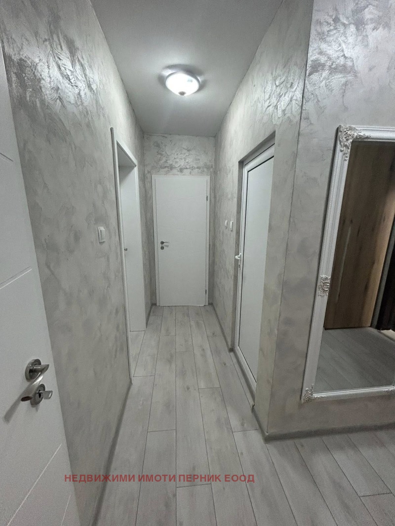 Продава  3-стаен град Перник , Изток , 72 кв.м | 35393564 - изображение [16]