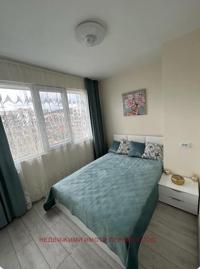 Продава  3-стаен град Перник , Изток , 72 кв.м | 35393564 - изображение [2]