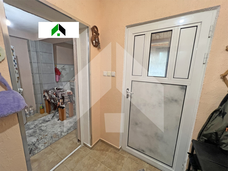 Продава  Етаж от къща област Шумен , гр. Нови пазар , 72 кв.м | 34700047 - изображение [2]