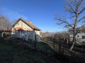 КЪЩА, 960 m2
