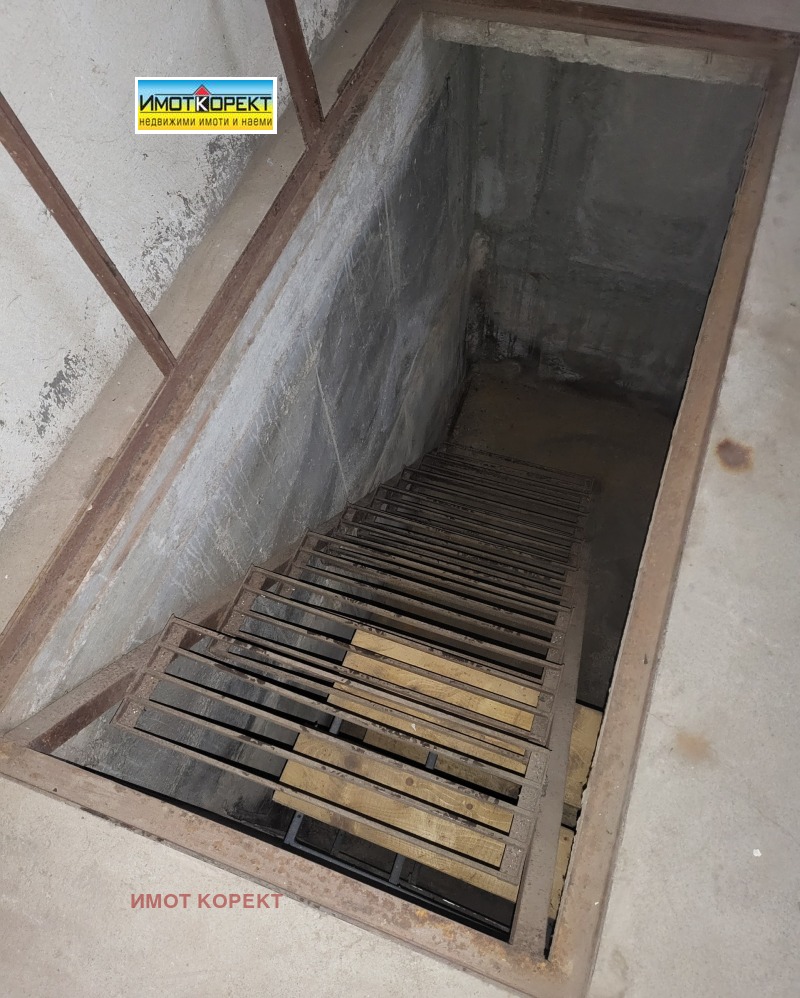 Продава ГАРАЖ, ПАРКОМЯСТО, гр. Пазарджик, Идеален център, снимка 4 - Гаражи и паркоместа - 53274253