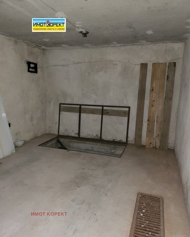 Продава ГАРАЖ, ПАРКОМЯСТО, гр. Пазарджик, Идеален център, снимка 6 - Гаражи и паркоместа - 53274253