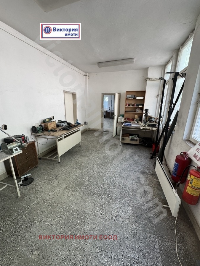Eladó  Ipari épület Veliko Tarnovo , Promislena zona - Zapad , 299 négyzetméter | 36346908 - kép [2]