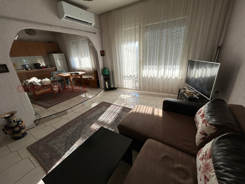 Продава 3-СТАЕН, гр. Пловдив, Тракия