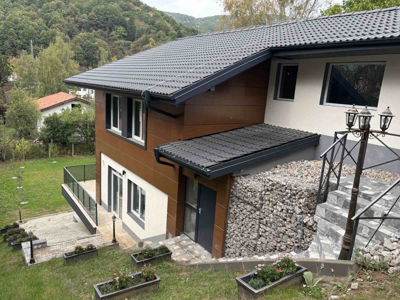 Продава КЪЩА, гр. София, с. Владая