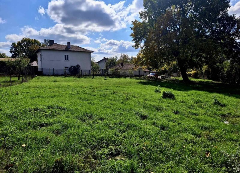 Продава ПАРЦЕЛ в област Перник, с. Расник - 900 кв.м / 38 500 € » 75 299.46 лв., ЕЛТЕКОМ 2001