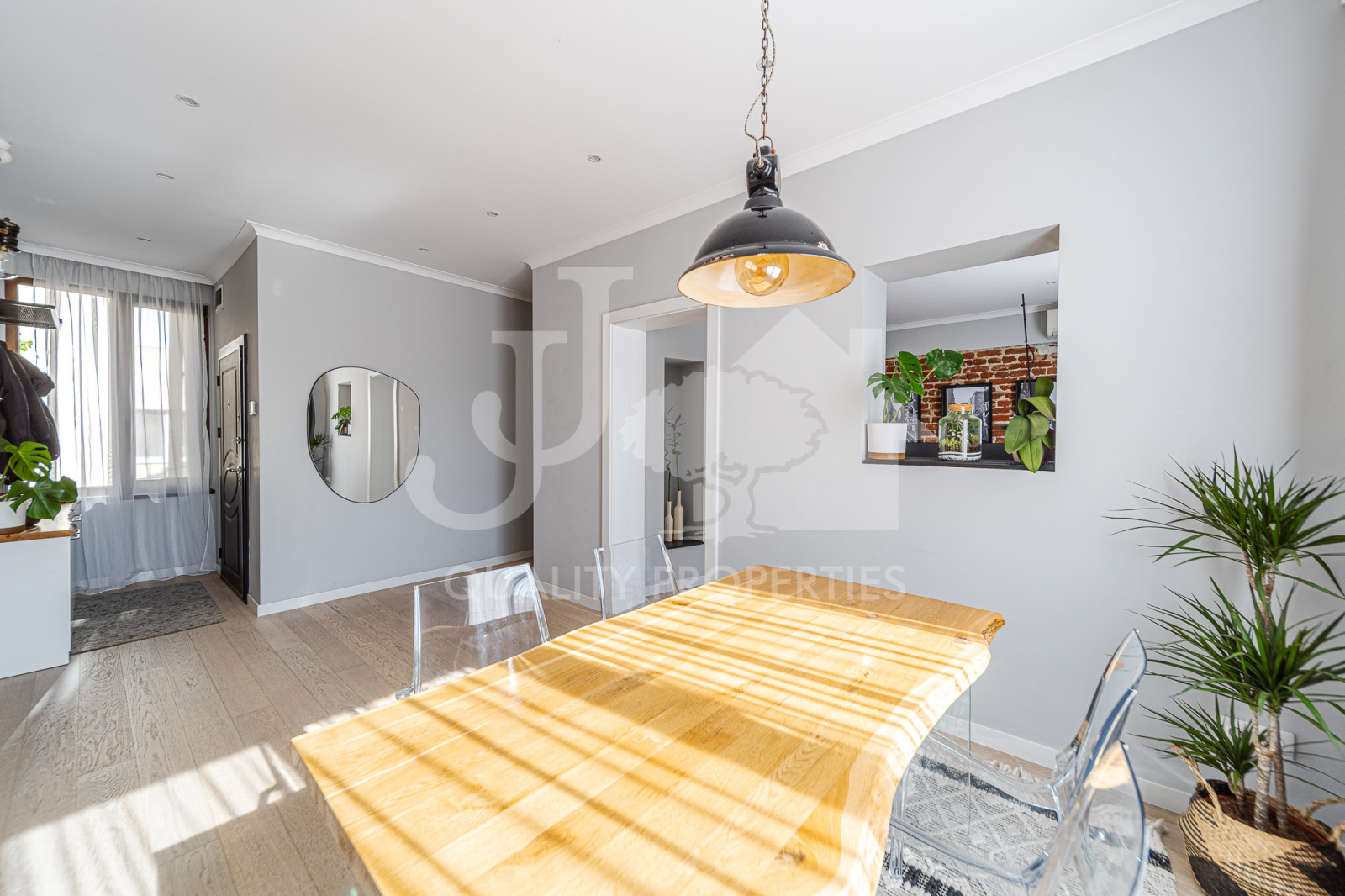 Продава ЕТАЖ ОТ КЪЩА, гр. София, Център, снимка 6 - Етаж от къща - 54531482