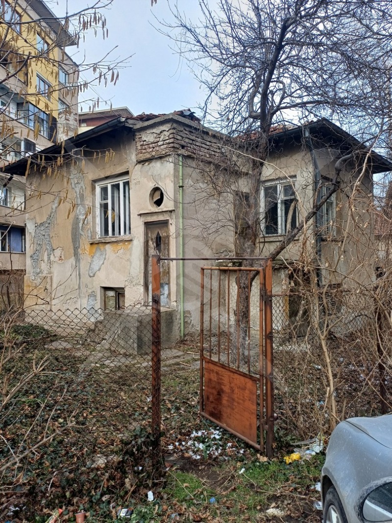 Продава КЪЩА в град Перник, Център - 65 кв.м / 117 000 € » 228 832.11 лв., ЕКС НВД ООД