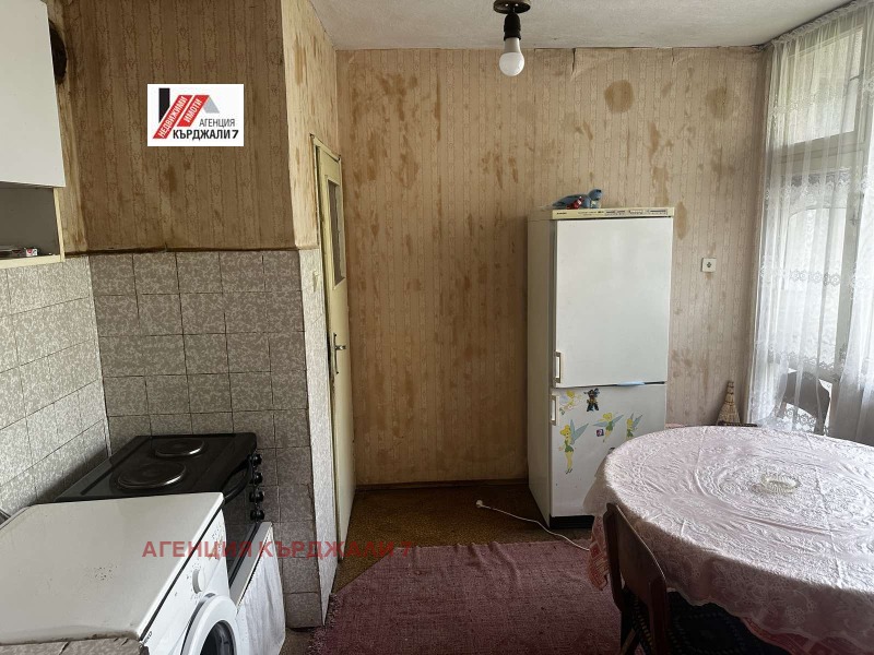 Продава 4-СТАЕН, гр. Кърджали, Център, снимка 8 - Aпартаменти - 48375922