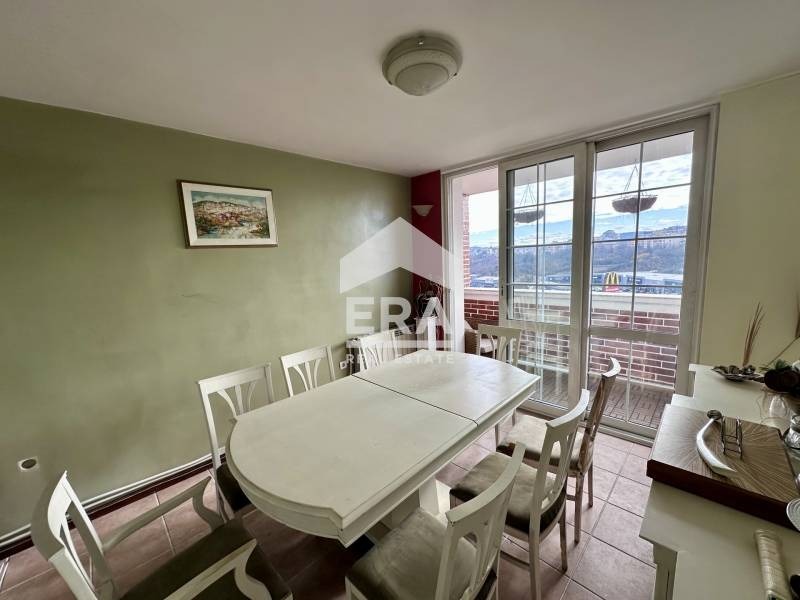 Продава МНОГОСТАЕН, гр. Велико Търново, Център, снимка 2 - Апартаменти - 52610969