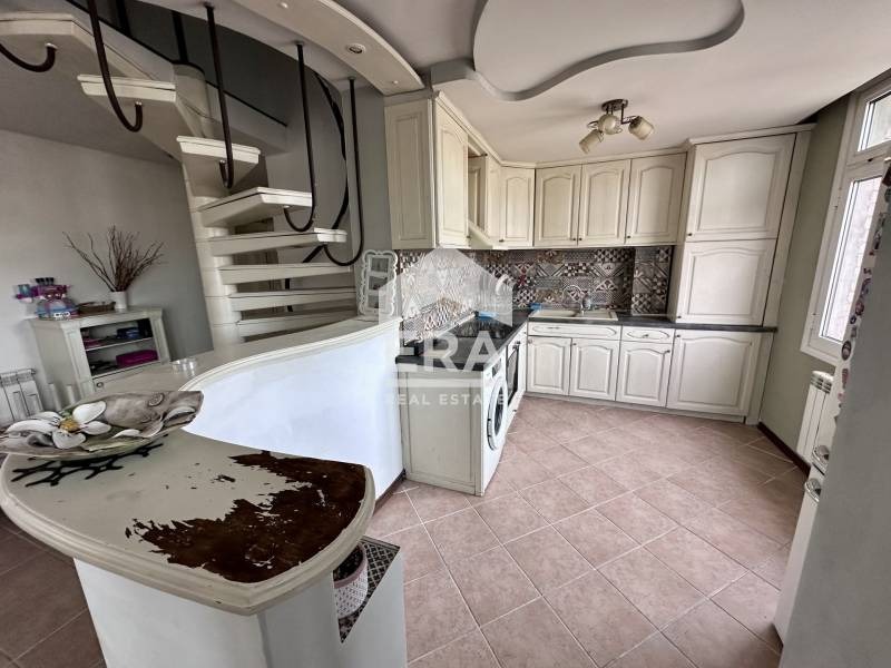 Продава МНОГОСТАЕН, гр. Велико Търново, Център, снимка 4 - Апартаменти - 52610969