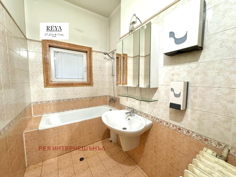 Na prodej  2 ložnice Sofia , Centar , 145 m2 | 70482252 - obraz [2]