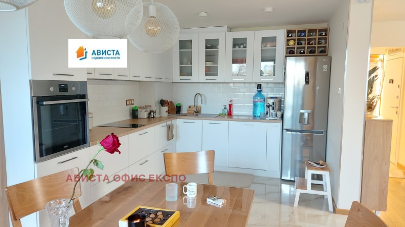 Продава 4-СТАЕН, гр. София, Медицинска академия, снимка 3 - Апартаменти - 52389445