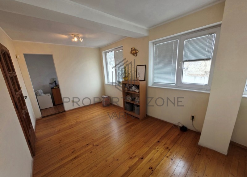 Продается  Этаж дома Варна , Зимно кино Тракия , 93 кв.м | 67976101