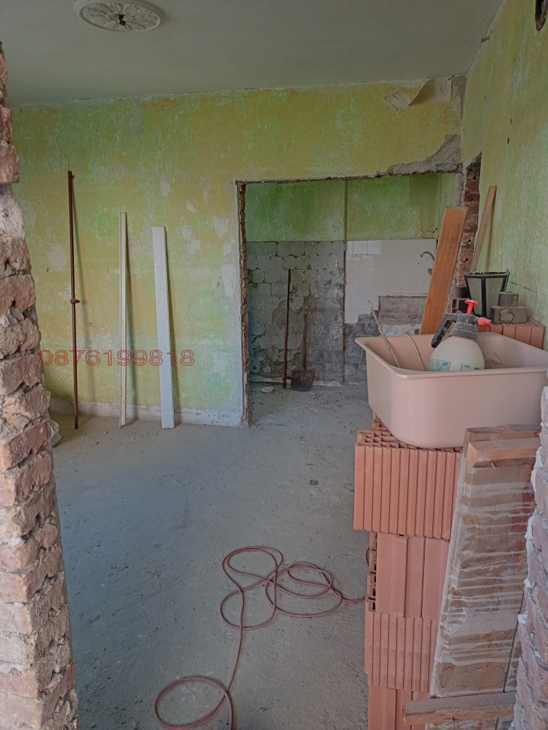 Продава  Етаж от къща град Шумен , Басейна , 81 кв.м | 67707075