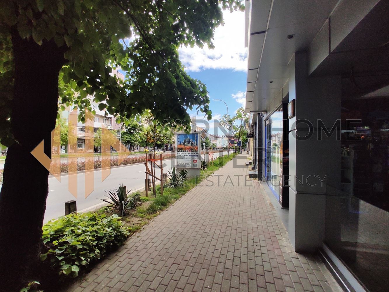 Продава МАГАЗИН, гр. Варна, Централна поща, снимка 2 - Магазини - 50440021