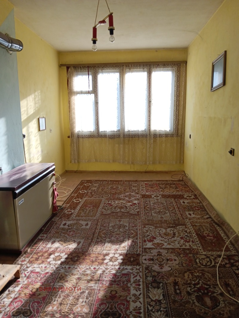 Продава ЕТАЖ ОТ КЪЩА, гр. Пловдив, Прослав, снимка 2 - Етаж от къща - 52429121