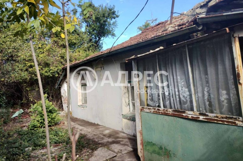 Продава КЪЩА, гр. София, Орландовци, снимка 2 - Къщи - 52505010