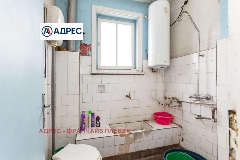 Продава ЕТАЖ ОТ КЪЩА, гр. Плевен, Широк център, снимка 13 - Етаж от къща - 52600495