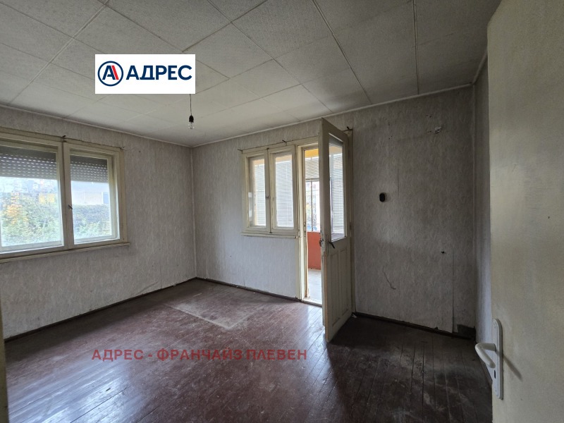 Продава ЕТАЖ ОТ КЪЩА, гр. Плевен, Широк център, снимка 9 - Етаж от къща - 52600495