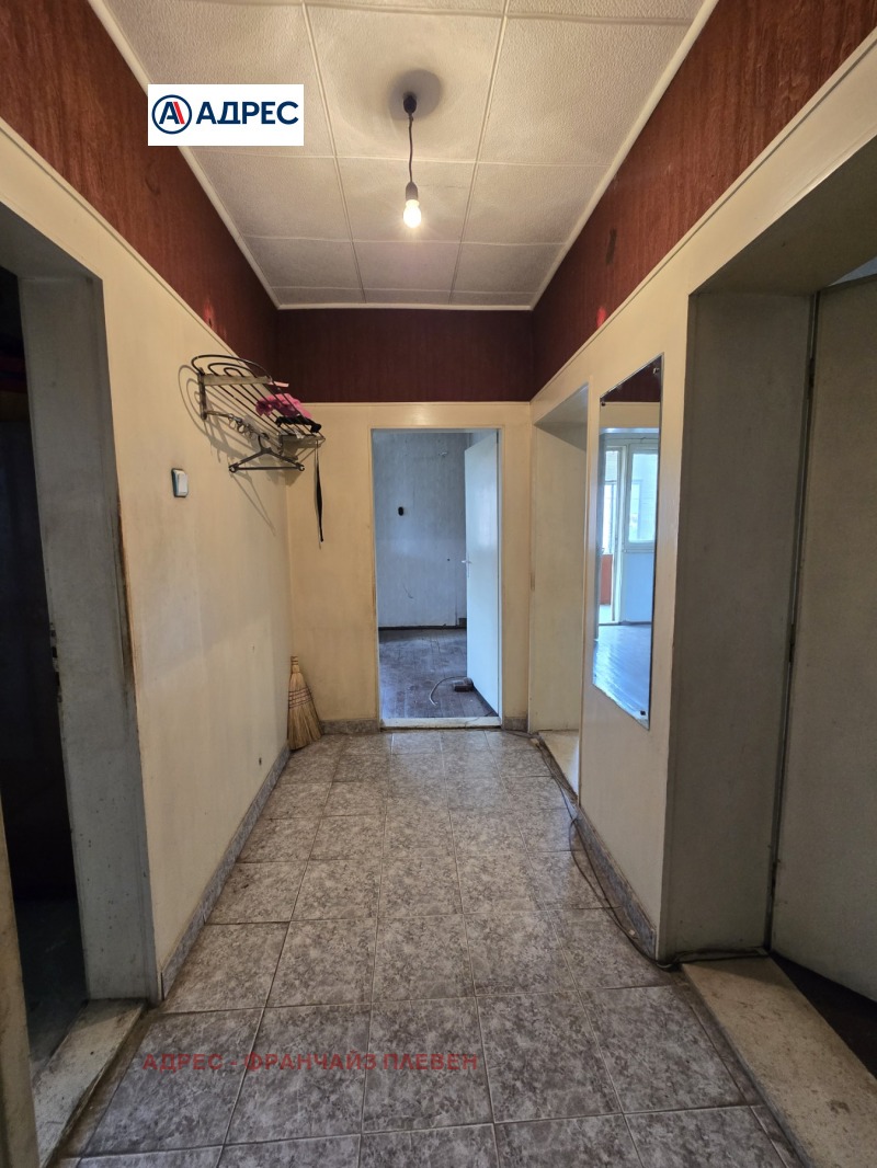 Продава ЕТАЖ ОТ КЪЩА, гр. Плевен, Широк център, снимка 12 - Етаж от къща - 52600495