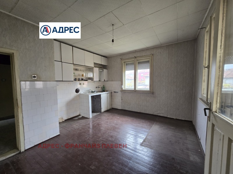 Продава ЕТАЖ ОТ КЪЩА, гр. Плевен, Широк център, снимка 7 - Етаж от къща - 52600495