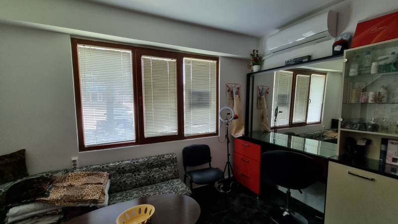 Продава ФРИЗЬОРСКИ/КОЗМЕТИЧЕН САЛОН в град Разград, Орел - 78 кв.м / 76 693.78 € » 150 000 лв., РОС -НЕДВИЖИМИ ИМОТИ