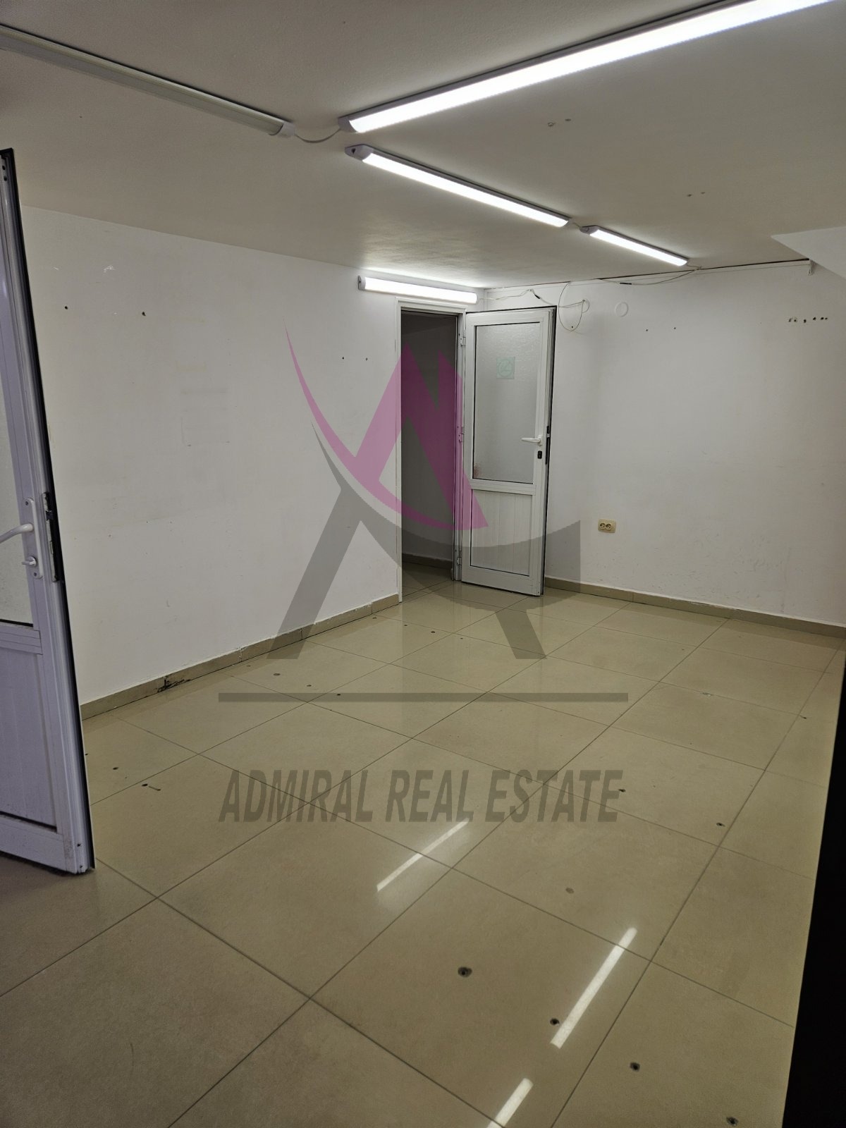 Продава МАГАЗИН, гр. Варна, ЖП Гара, снимка 5 - Магазини - 54960414