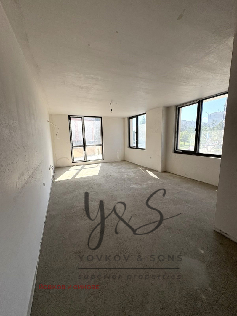 In vendita  2 camere da letto Plovdiv , Hristo Smirnenski , 135 mq | 70731195