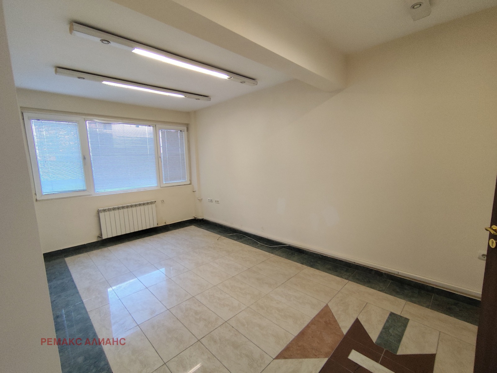 Продава ОФИС, гр. София, Център, снимка 15 - Офиси - 49357664