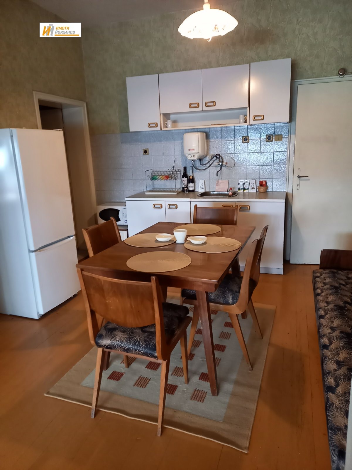 Продава ЕТАЖ ОТ КЪЩА, гр. Велико Търново, Център, снимка 2 - Етаж от къща - 54251803