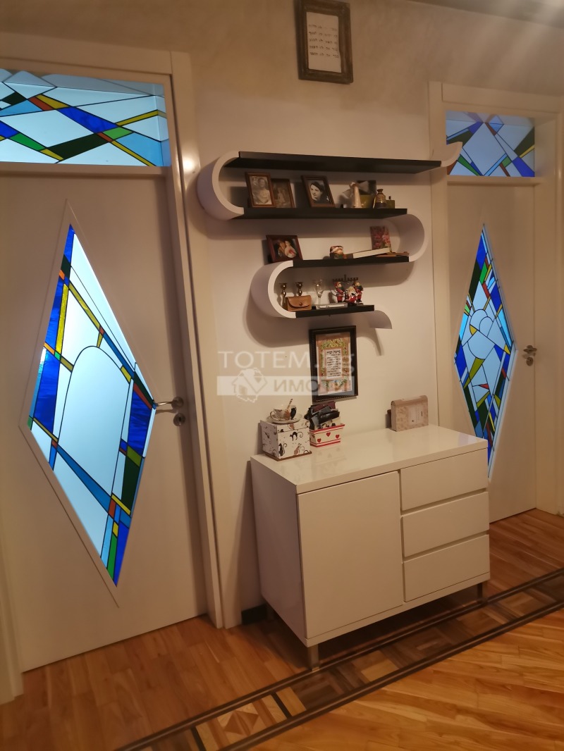 Продава 3-СТАЕН, гр. София, Център, снимка 2 - Апартаменти - 52304794