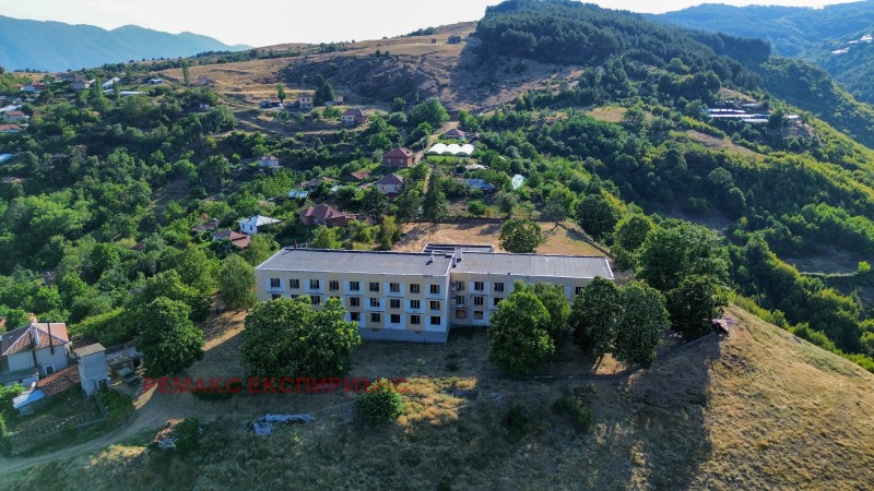 Продава  Хотел област Благоевград , с. Гега , 3800 кв.м | 28111433 - изображение [5]