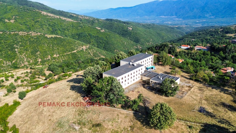 Продава  Хотел област Благоевград , с. Гега , 3800 кв.м | 28111433