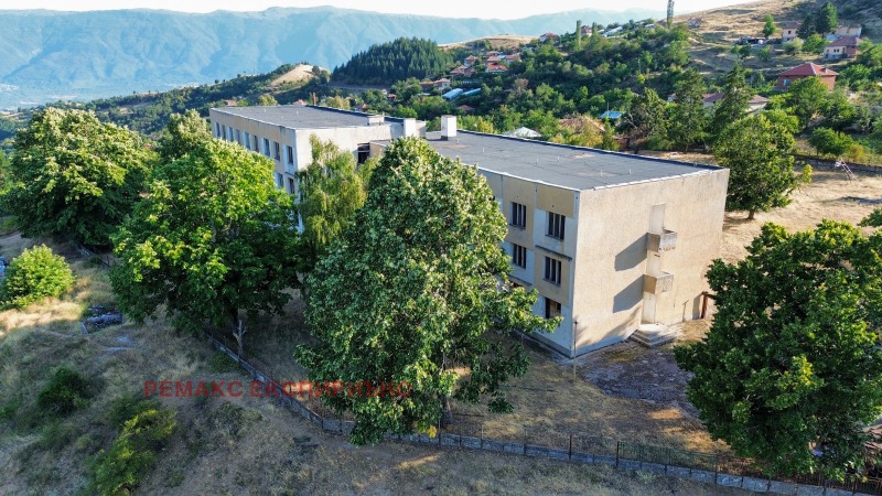 Продава  Хотел област Благоевград , с. Гега , 3800 кв.м | 28111433 - изображение [10]