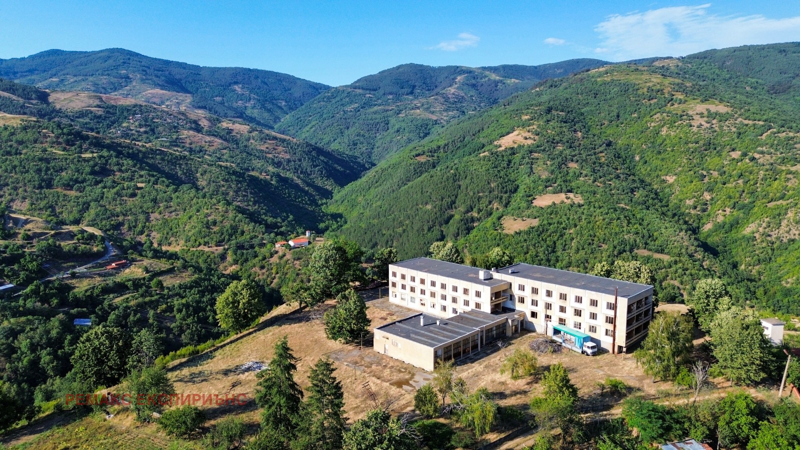 Продава ХОТЕЛ, с. Гега, област Благоевград, снимка 2 - Хотели - 53678955