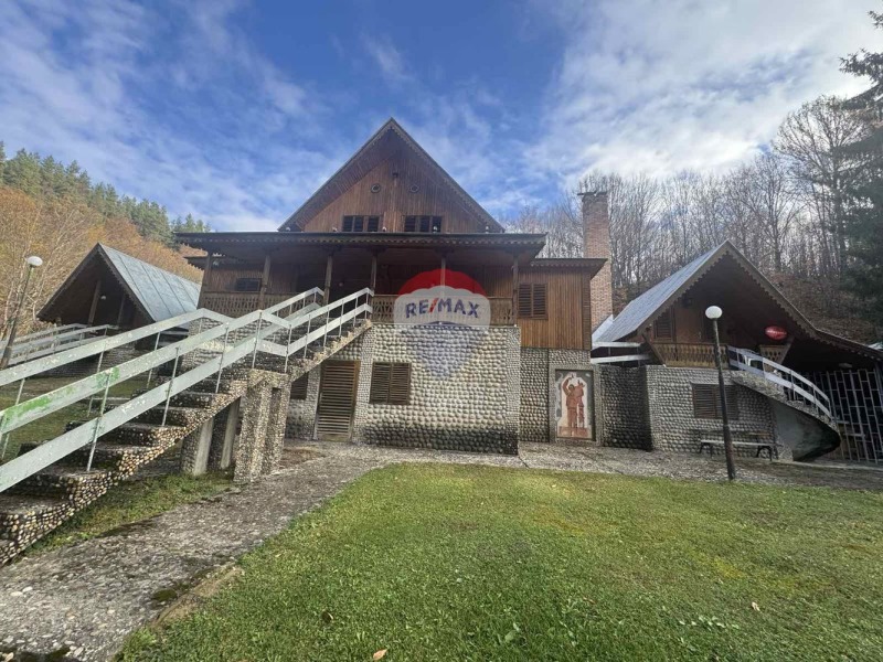 Продава КЪЩА, гр. Априлци, област Ловеч, снимка 2 - Къщи - 52332956