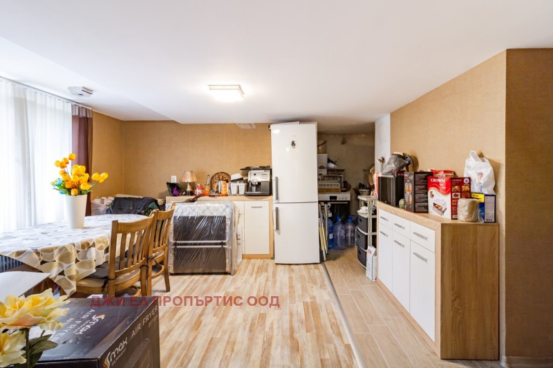 Продава КЪЩА, гр. София, Филиповци, снимка 2 - Къщи - 53570206