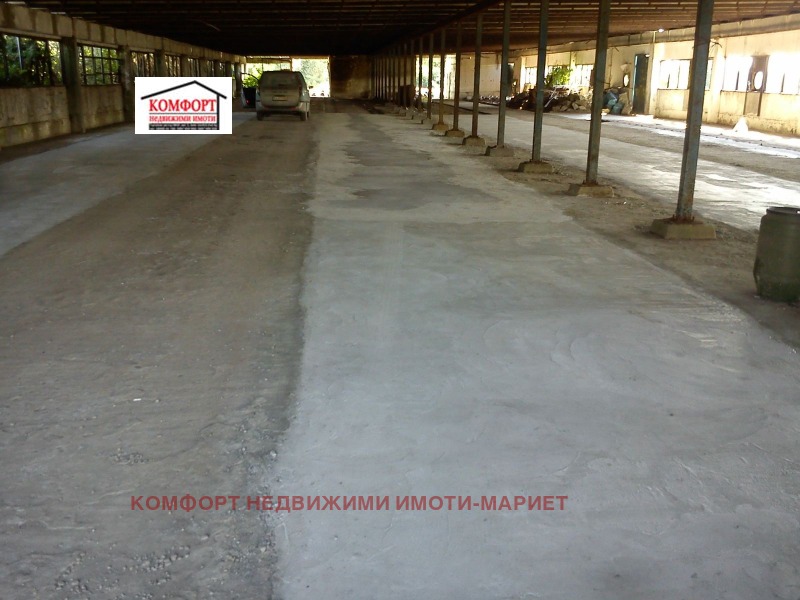 Продава ПРОМ. ПОМЕЩЕНИЕ, с. Горни Дъбник, област Плевен, снимка 10 - Производствени сгради - 52920550