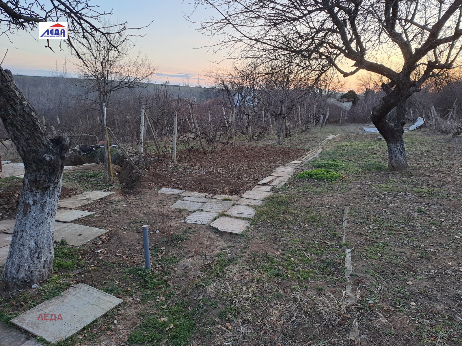 Продава КЪЩА, гр. Плевен, м-т Орлето, снимка 2 - Къщи - 48935113